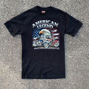 Harley-Davidson t shirt.